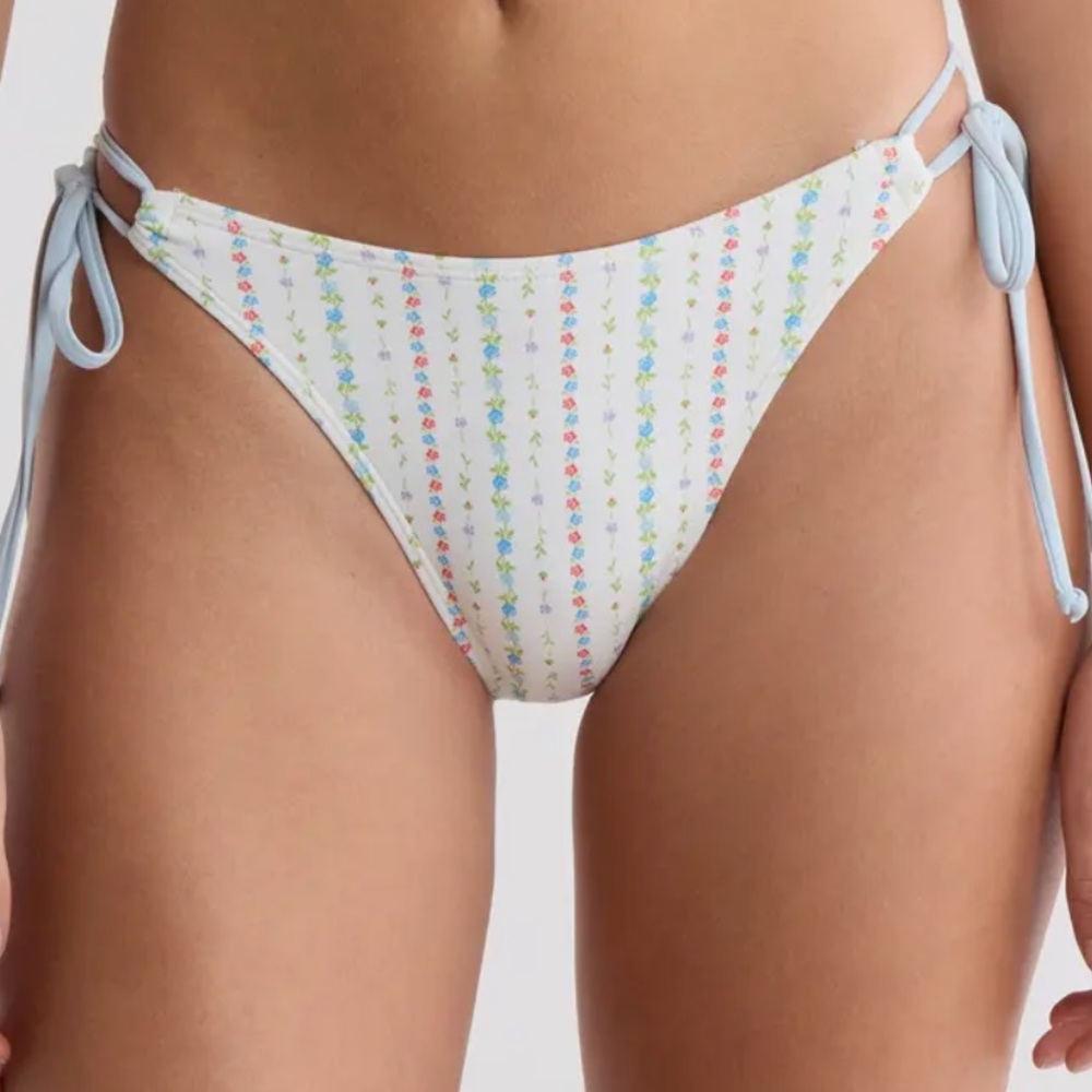 PAC sun white floral swim bandeaursl string bikinii bottom size small